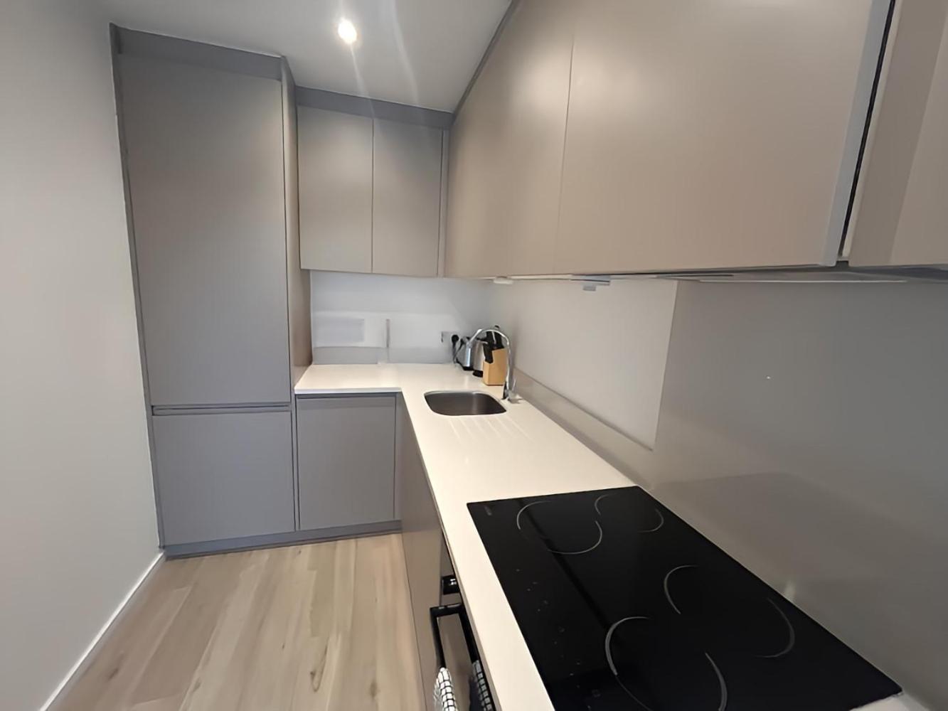 1Br Luxury Flat At Train Station - Long Stays Welcome - Just Ask ميلتون كينيز المظهر الخارجي الصورة