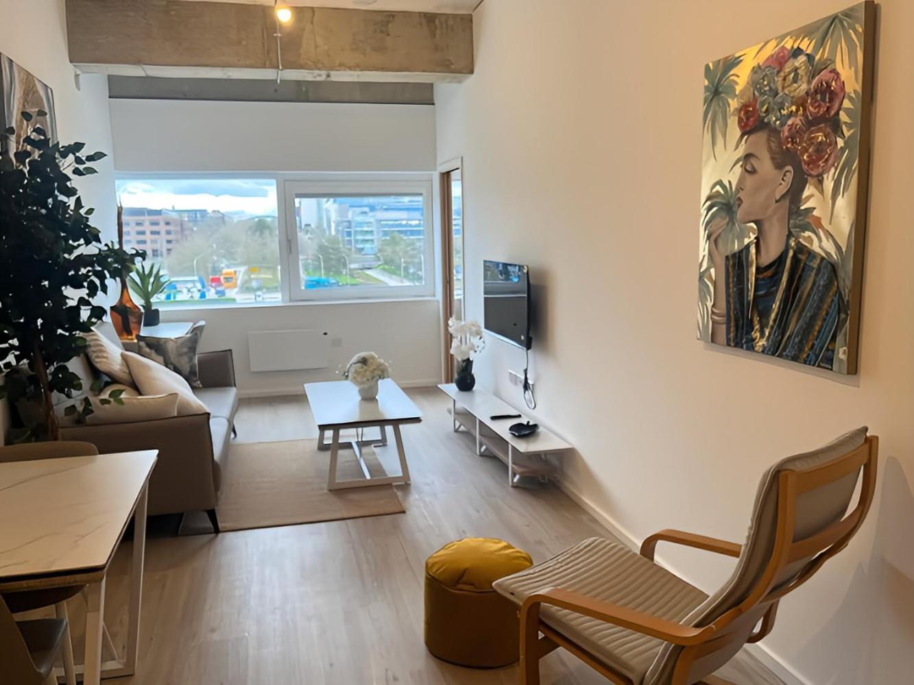 1Br Luxury Flat At Train Station - Long Stays Welcome - Just Ask ميلتون كينيز المظهر الخارجي الصورة