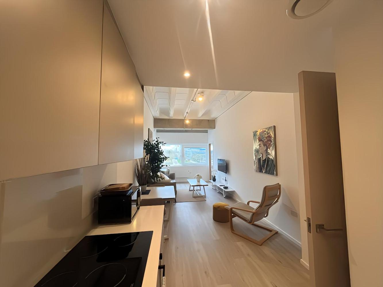 1Br Luxury Flat At Train Station - Long Stays Welcome - Just Ask ميلتون كينيز المظهر الخارجي الصورة