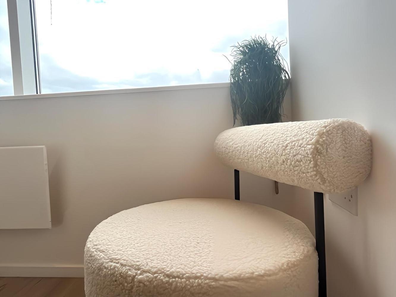 1Br Luxury Flat At Train Station - Long Stays Welcome - Just Ask ميلتون كينيز المظهر الخارجي الصورة