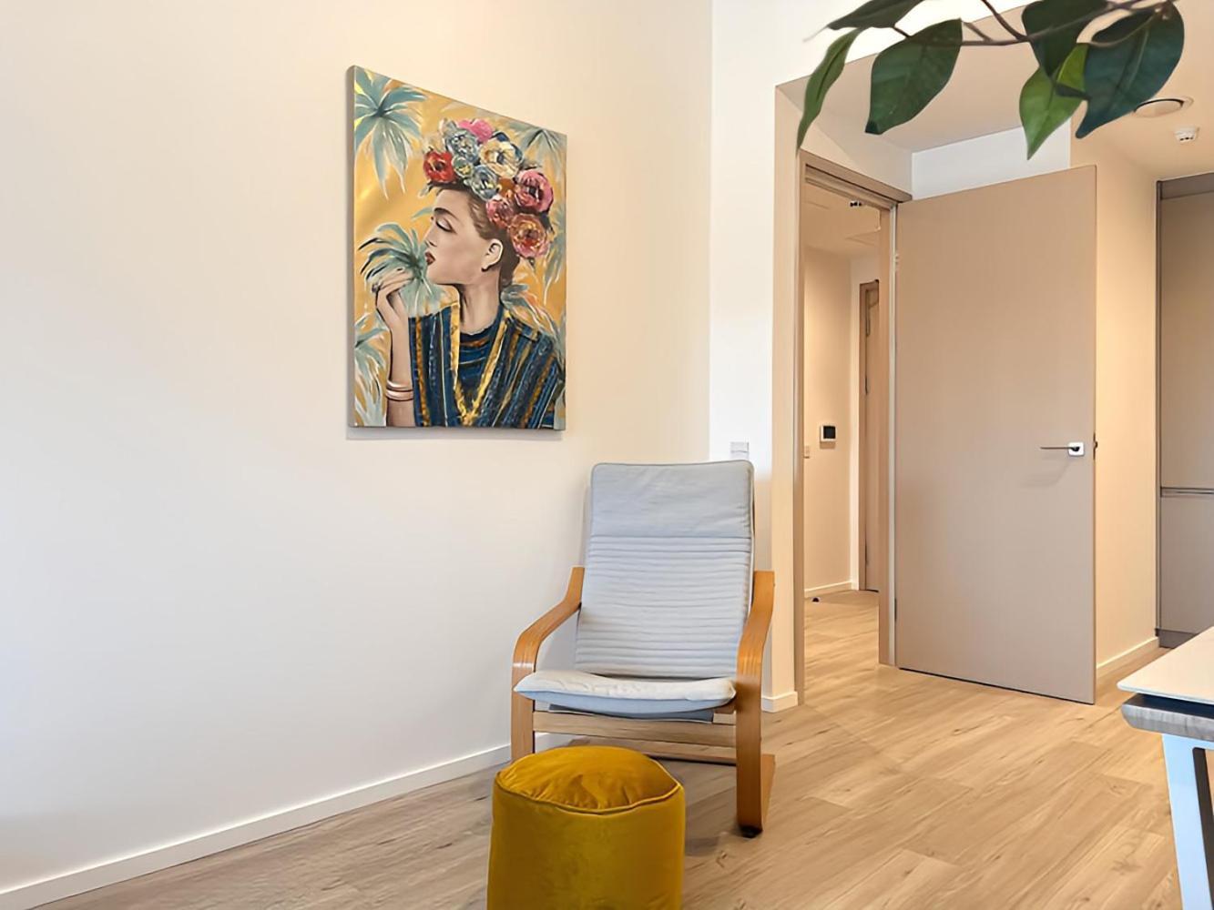 1Br Luxury Flat At Train Station - Long Stays Welcome - Just Ask ميلتون كينيز المظهر الخارجي الصورة