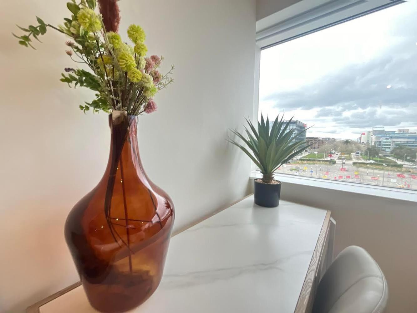 1Br Luxury Flat At Train Station - Long Stays Welcome - Just Ask ميلتون كينيز المظهر الخارجي الصورة